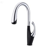 Czarna bateria kuchenna z wyciąganą wylewką Łabędź SWB-435